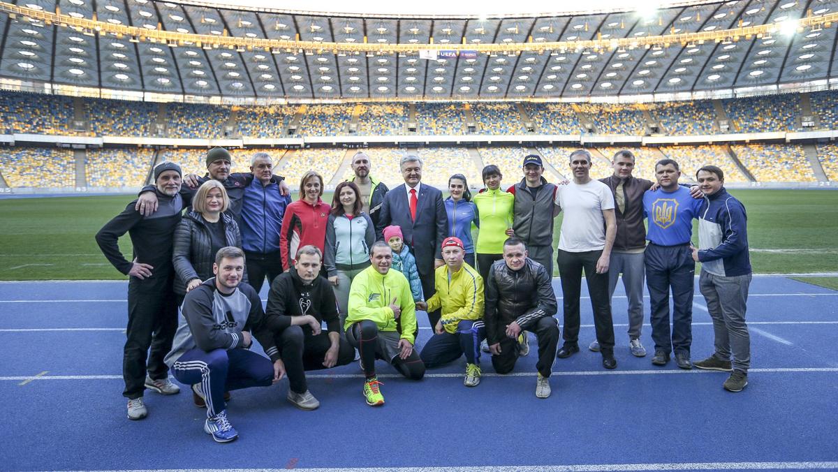 Петр Порошенко приехал на "Олимпийский" - фото 1