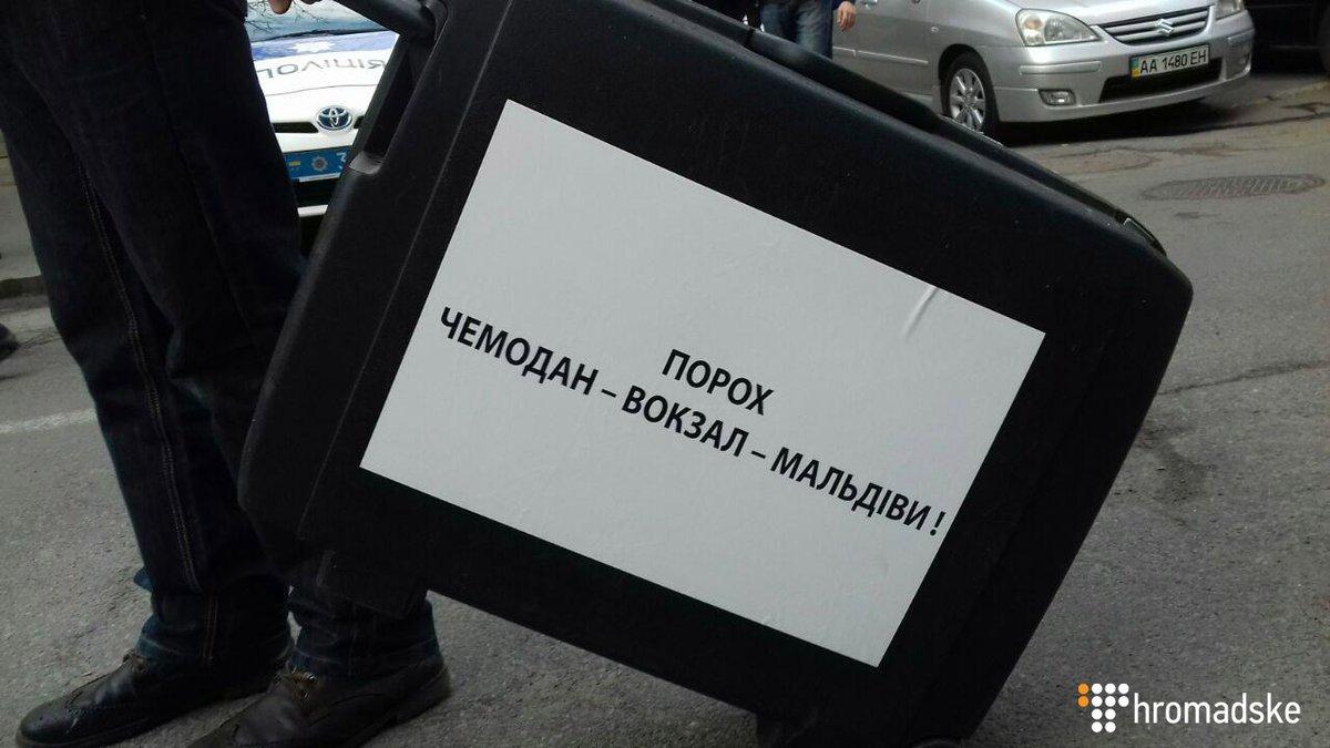 Нацдружинники снова протестуют против Порошенко - фото 1