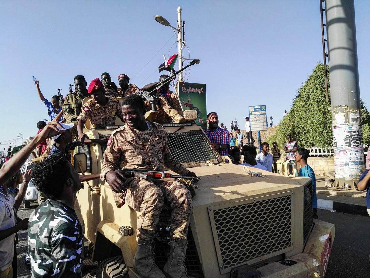 В Судане свергли президента  - фото 1