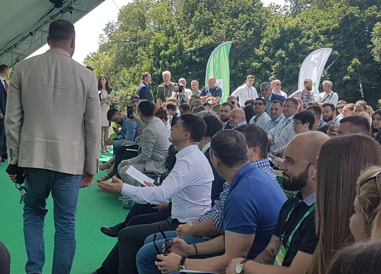 Зеленский провел первый съезд партии "Слуга народа" - фото 1