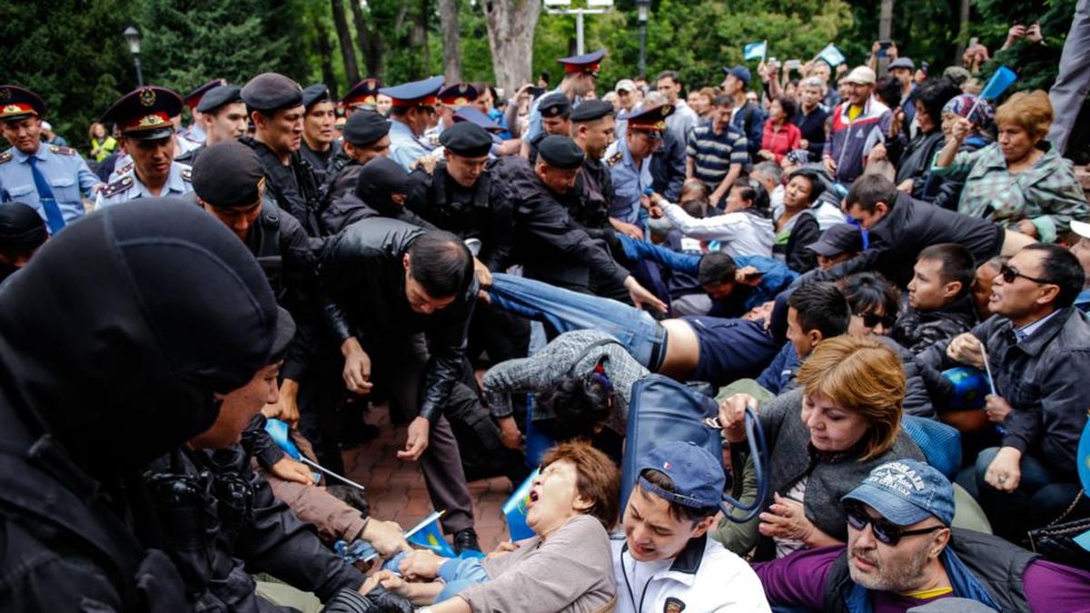 В Казахстане продолжаются массовые задержания - фото 1