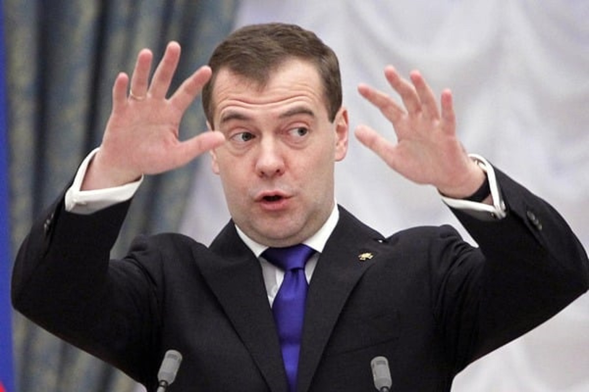 Дмитрий Медведев "изобрел" тайнопись – ФОТО  - фото 1