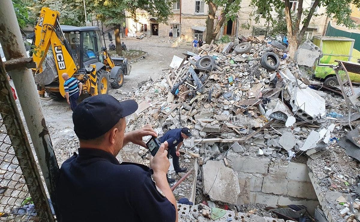 В центре Киева взрывом разнесло три гаража - фото 1