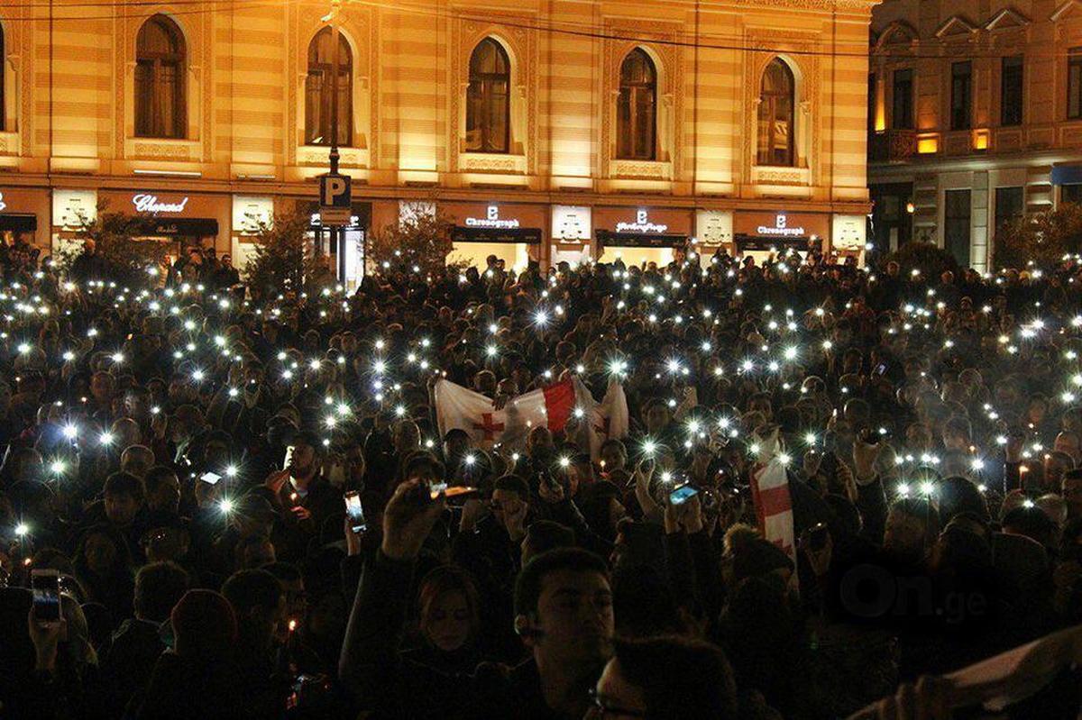 В Грузии вспыхнули массовые протесты из-за официального приезда русских  - фото 1