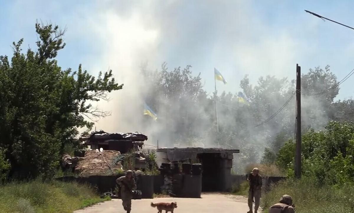 Украинские военные отошли от своих позиций в Станице Луганской - фото 1