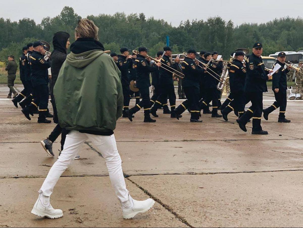 Бадоев ставит шествие бойцов, оркестров и ученых - фото 1