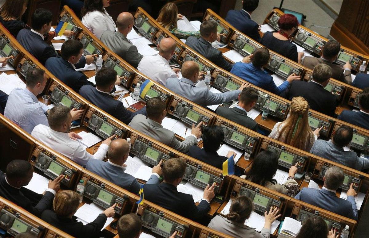 Депутаты ВР чуть больше чем за сутки внесли больше 100 законопроектов - фото 1