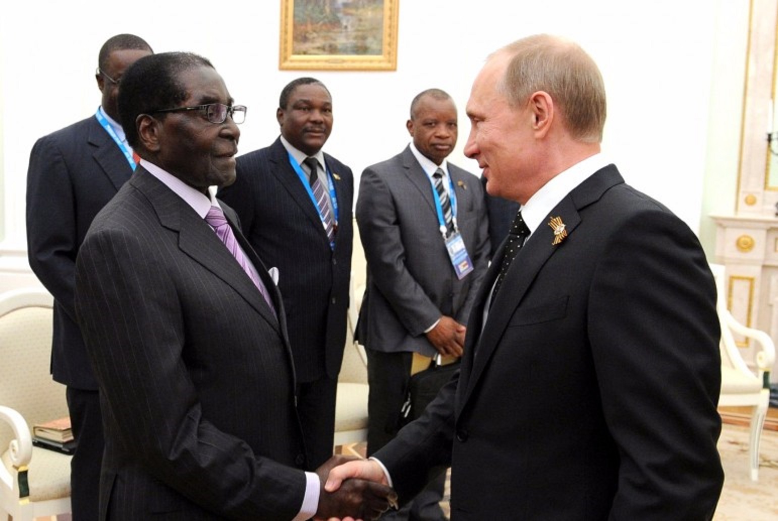 Мугабе передает эстафету - фото 1