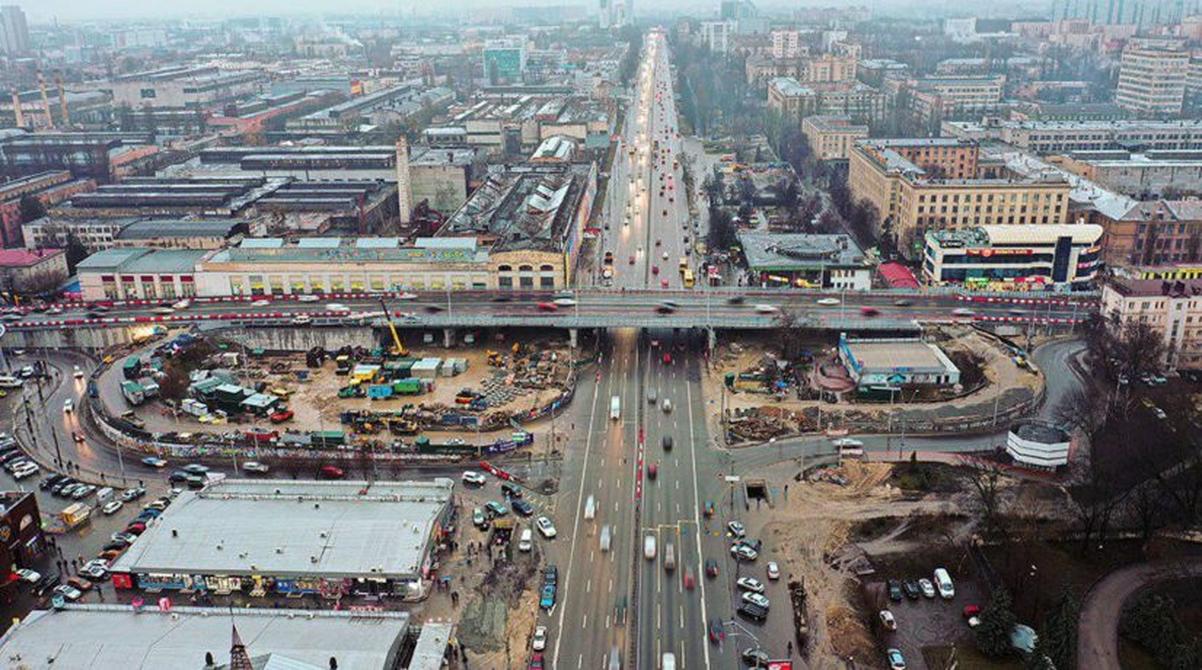 Шулявский мост не могут построить без разрушения аварийного здания - фото 1