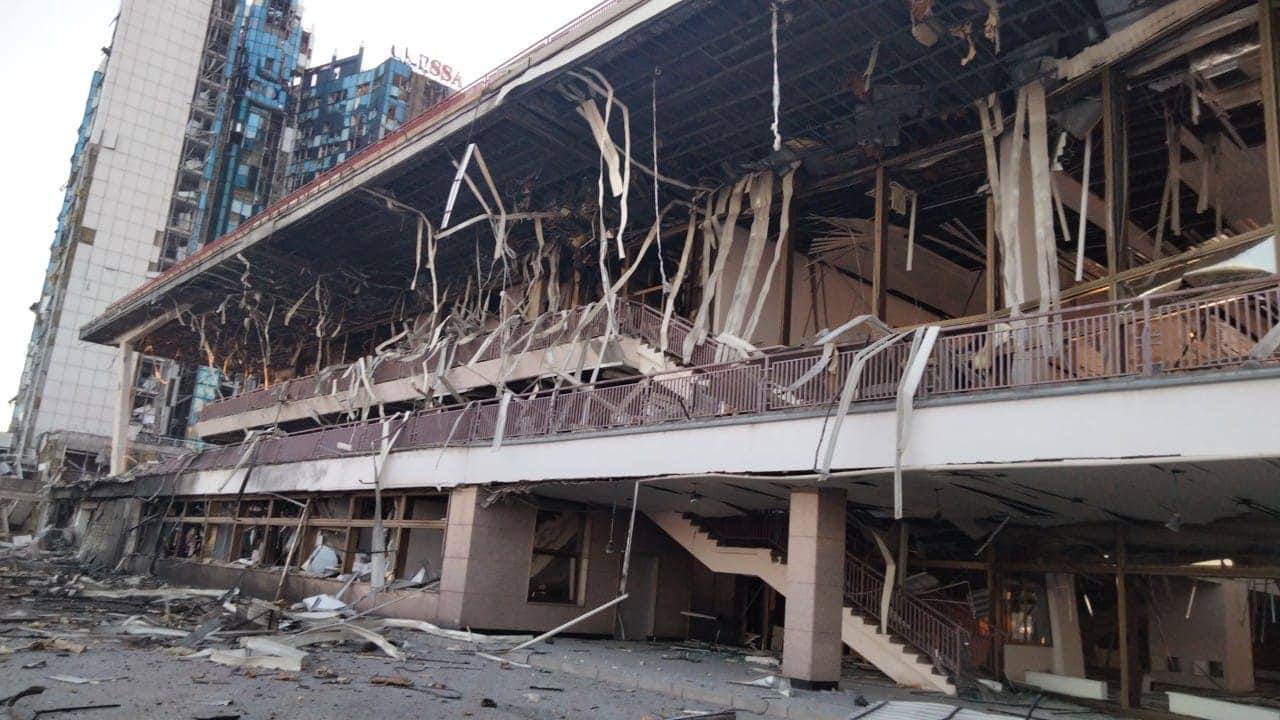 Зруйнований росіянами готель "Одеса" - фото 1