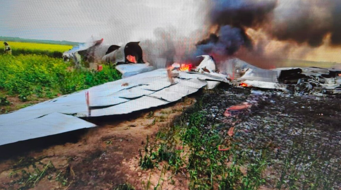  Ту-22МЗ горить у бур'яні на Кубані - фото 1