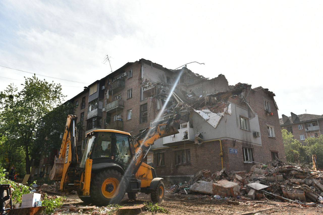 Росія знову обстріляла Харків, зруйнувала будинки та вбили цивільних - фото 1