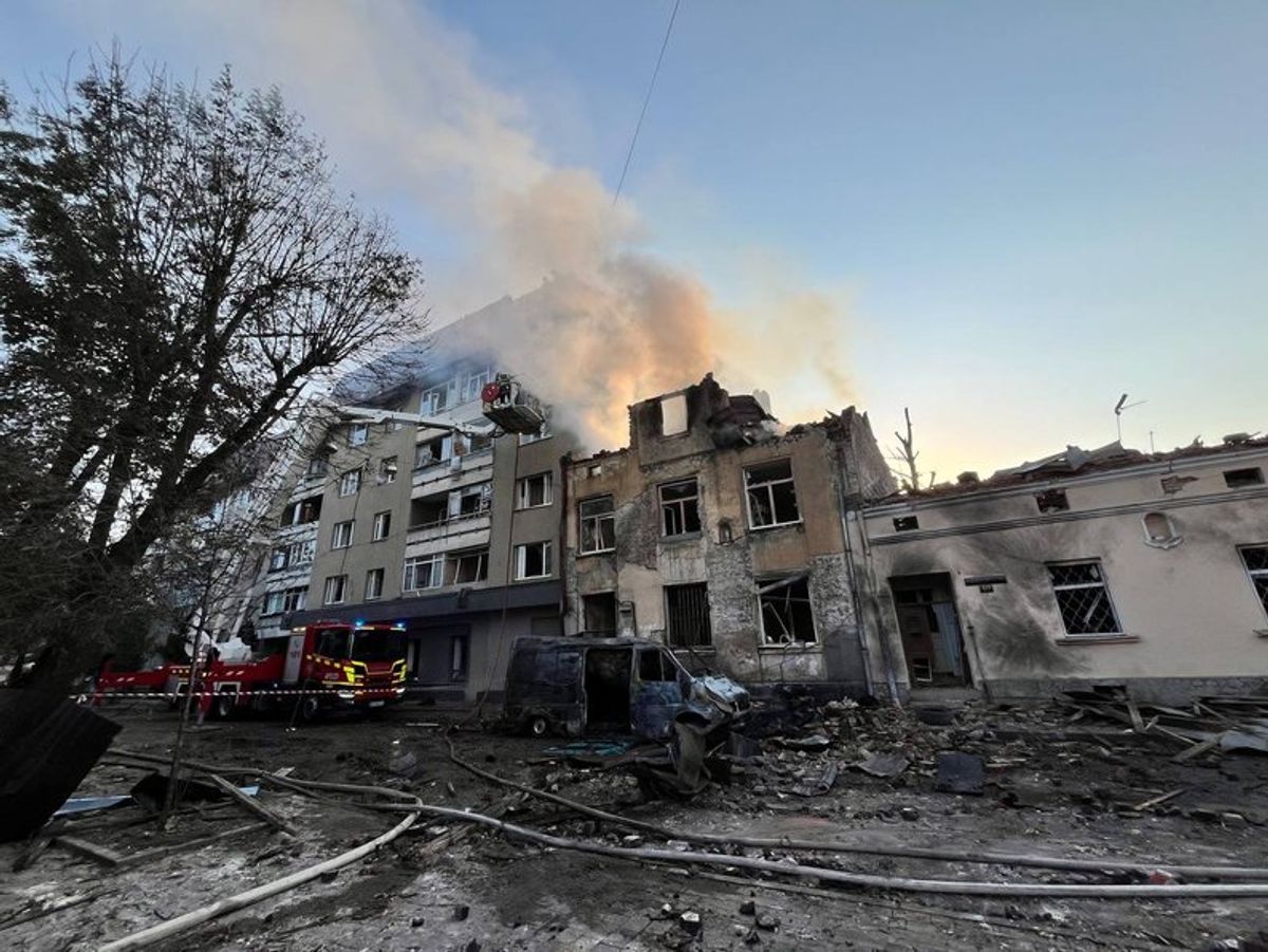 У Львові через удар пошкодило житлові будинки, є поранені й жертви - фото 1