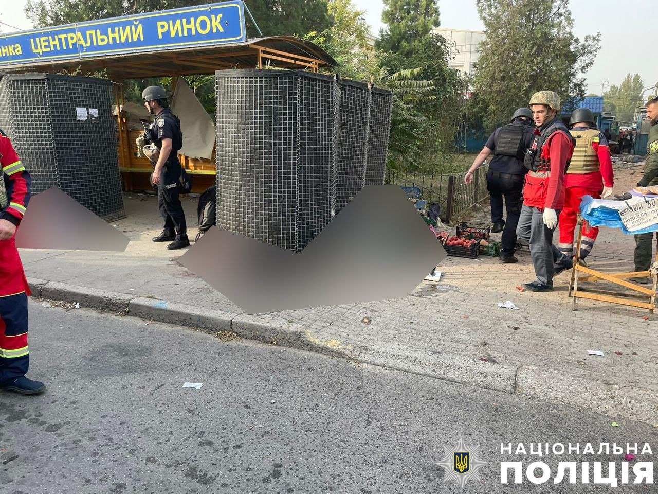 Росія обстріляла ринок в центрі Херсону - фото 1