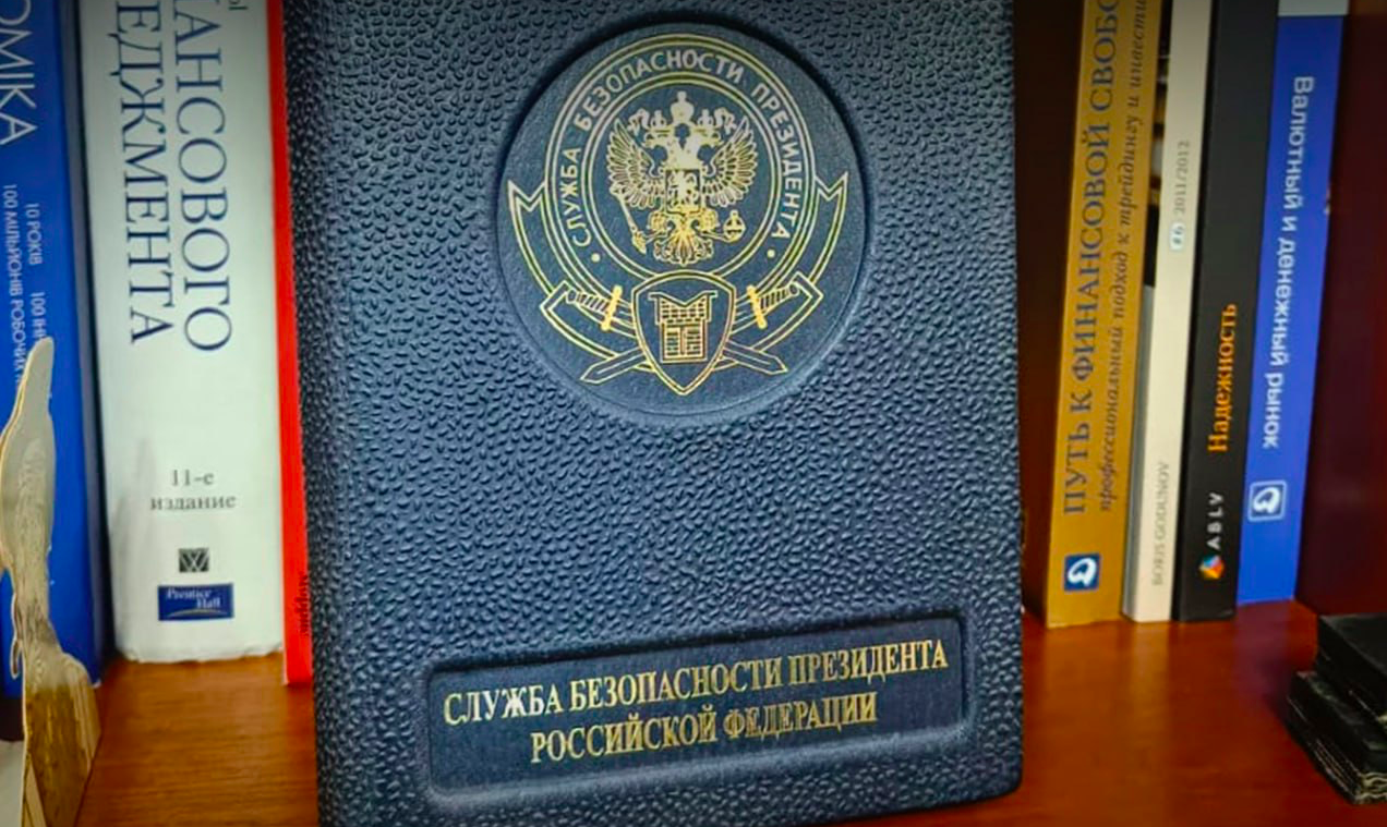 Під час обшуку в офісі одного зі співорганізаторів корупційної схеми знайшли ось таке - фото 1