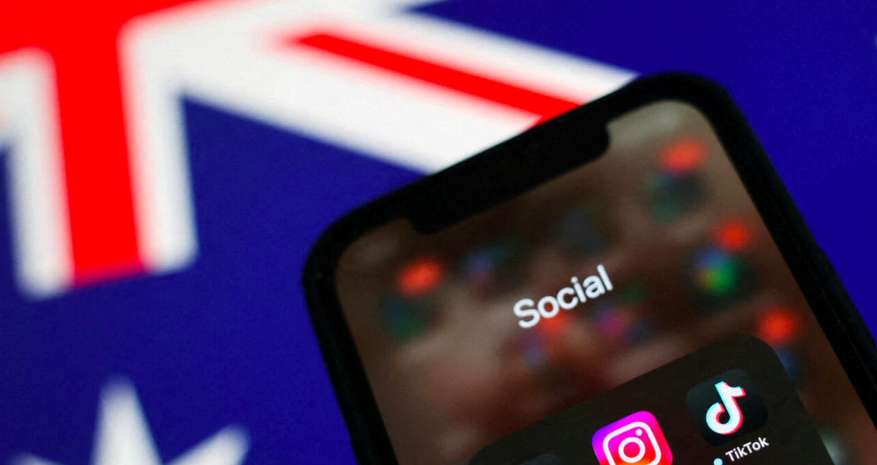 Австралія стала першою країною, яка повністю заборонить користуватися соцмережами дітям до 16 років - фото 1