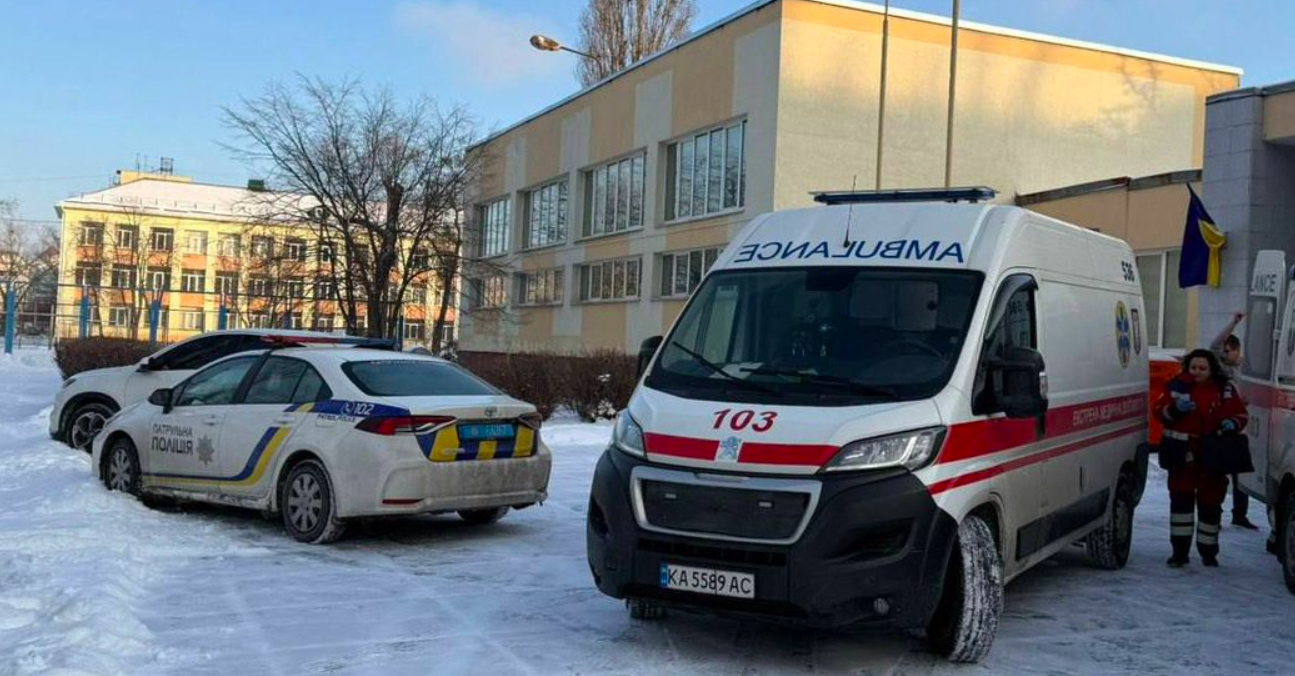 Київський школяр напав на товариша та вчительку з ножем - фото 1