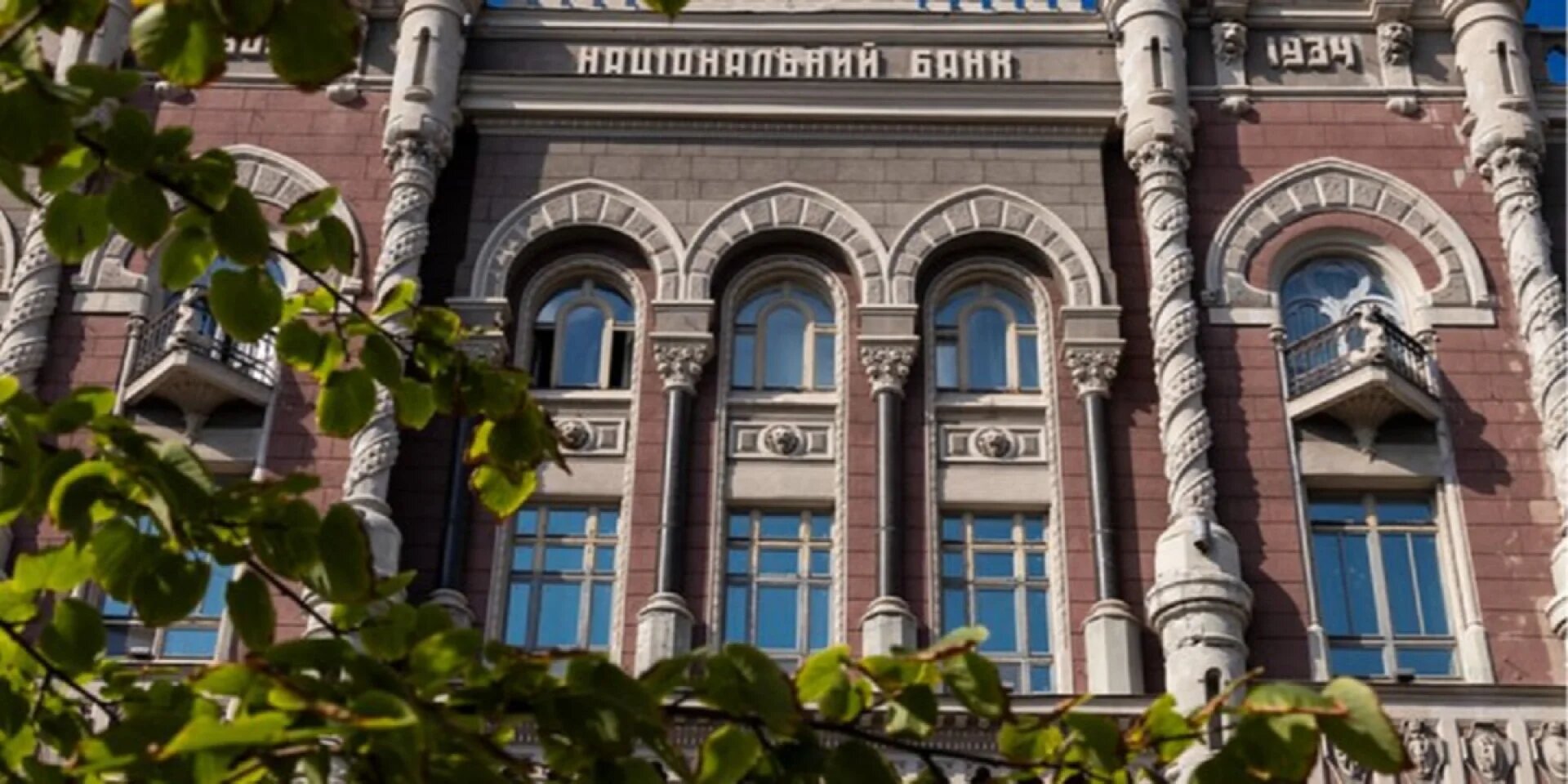 Економіка спіткнулася об блекаути: чому ВВП України пішов у мінус і що врятує ситуацію - фото 1