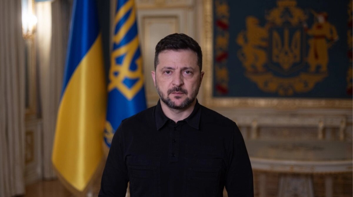 Дефіцит бензину в РФ — це лише початок: Зеленський анонсував нові удари по російській системі - фото 1