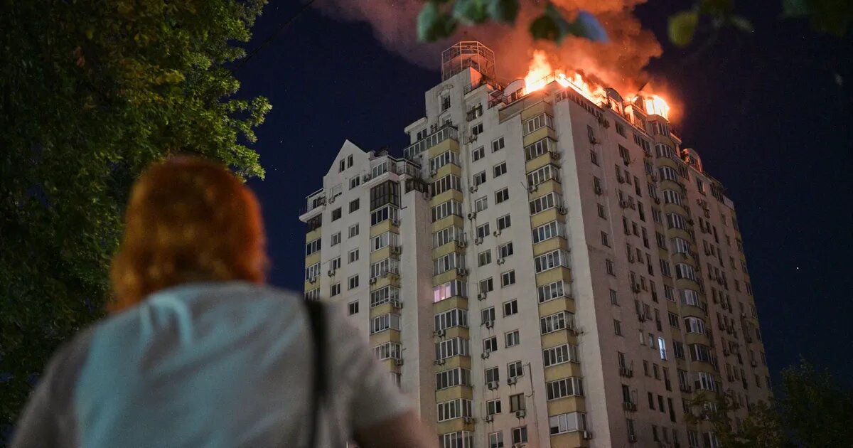 Нічний терор Києва: Росія вдарила по столиці ракетами та дронами, є загиблі та поранені - фото 1