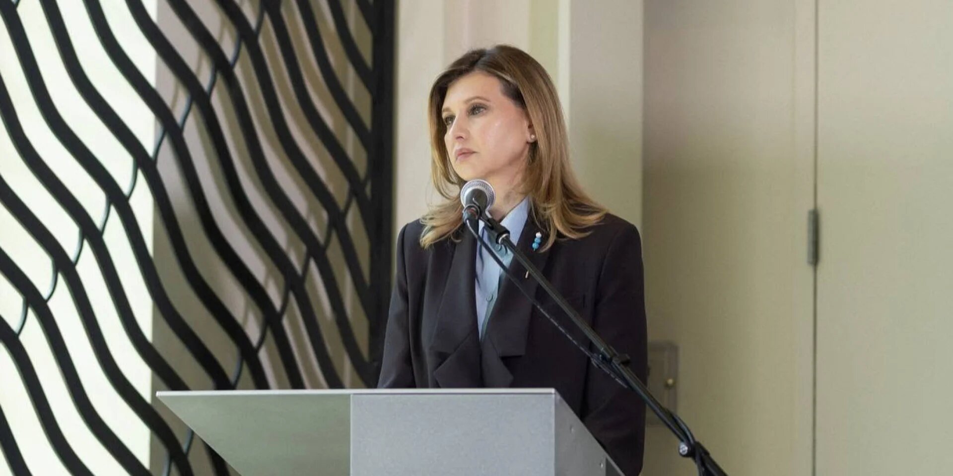 «Ракети ніколи не летять у когось одного»: Олена Зеленська закликала світ не звикати до знищення українських міст - фото 1