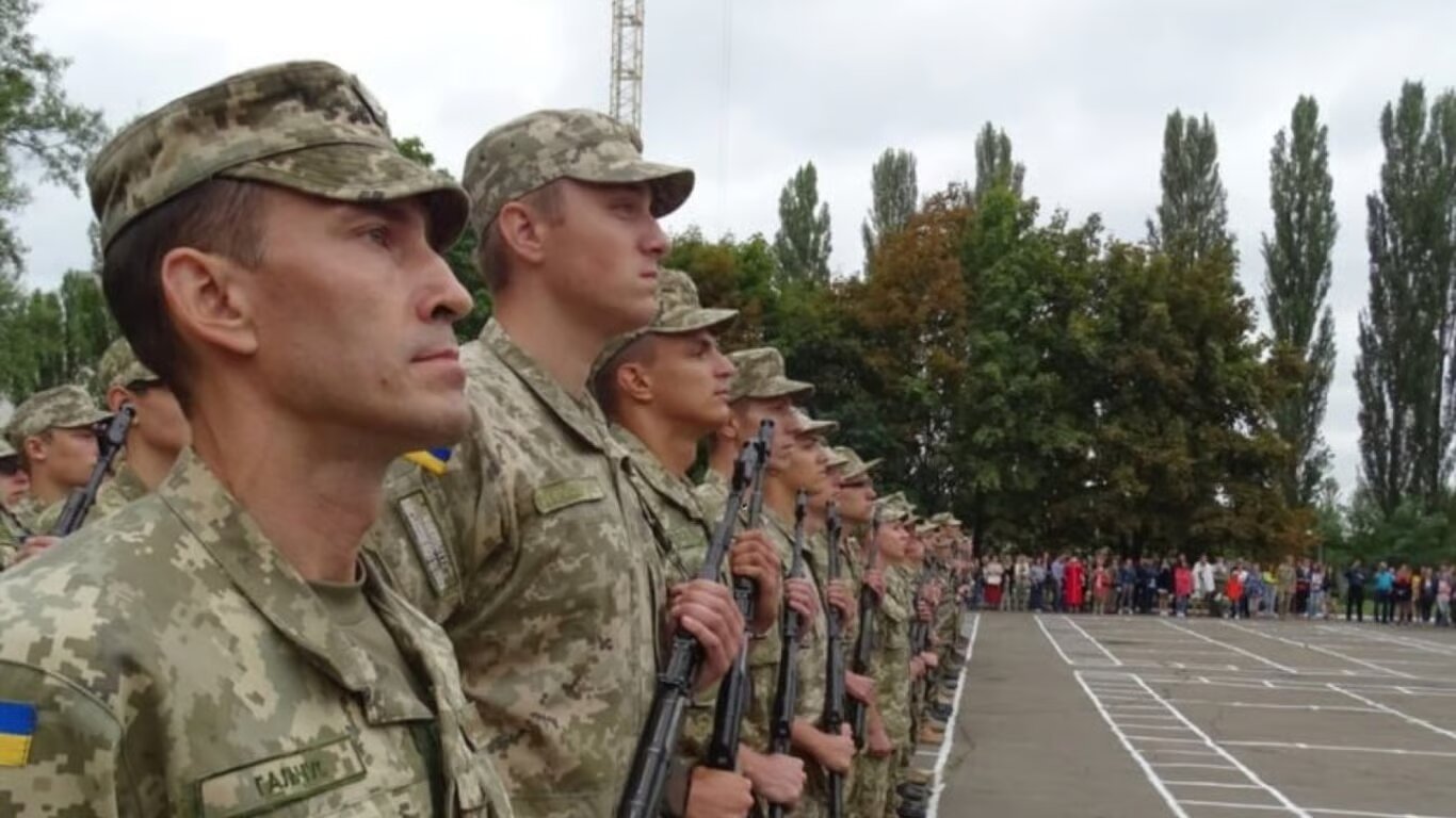 Демобілізації по клацанню пальців не буде: юристка пояснила, як і коли закінчиться призов - фото 1
