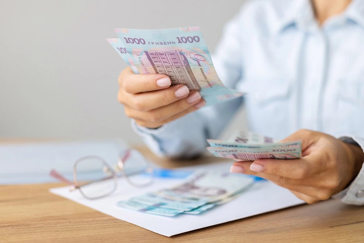 Одна виплата замість десятка: кому держава перерахує соцдопомогу та до чого тут стеження за сім'ями - фото 1