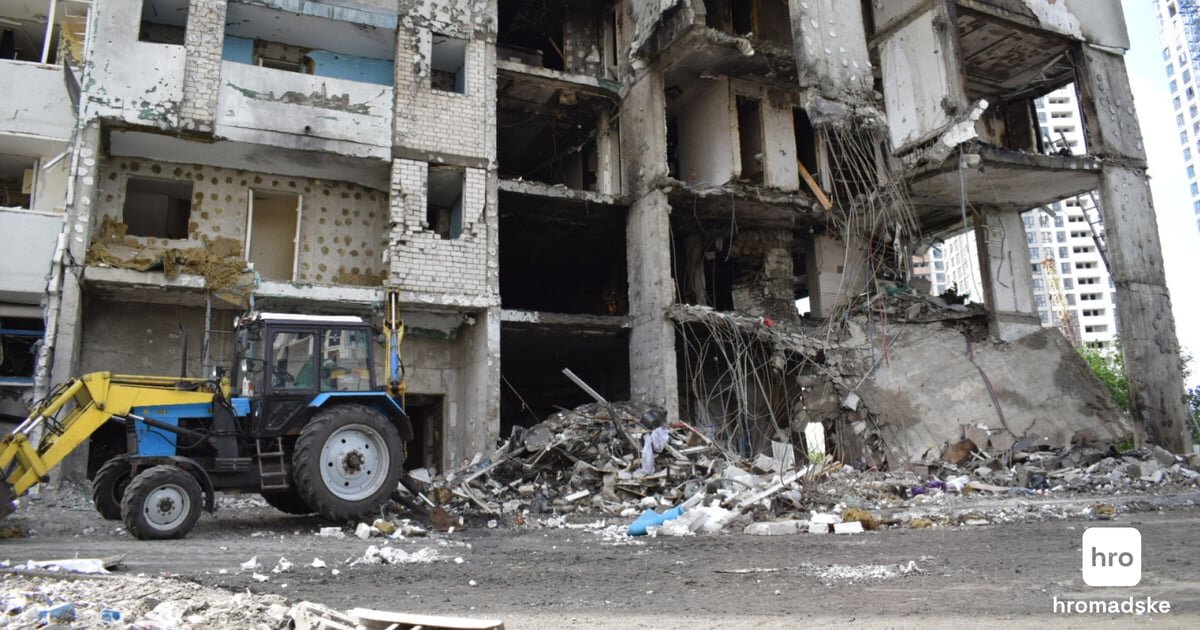Спалені авто, понівечена 25-поверхівка та семеро загиблих: як столичні Позняки оговтуються від масованого удару рф - фото 1