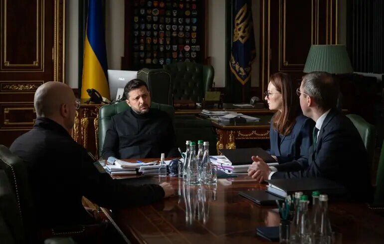 Уряд іде у відставку: чому Зеленський міняє прем'єра на енергетика перед зимою - фото 1