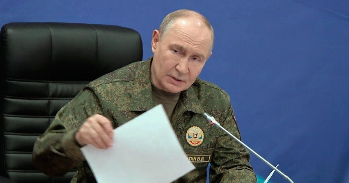 Нічна поїздка з наслідками: на Буковині юнак злетів на мотоциклі в урвище - фото 1