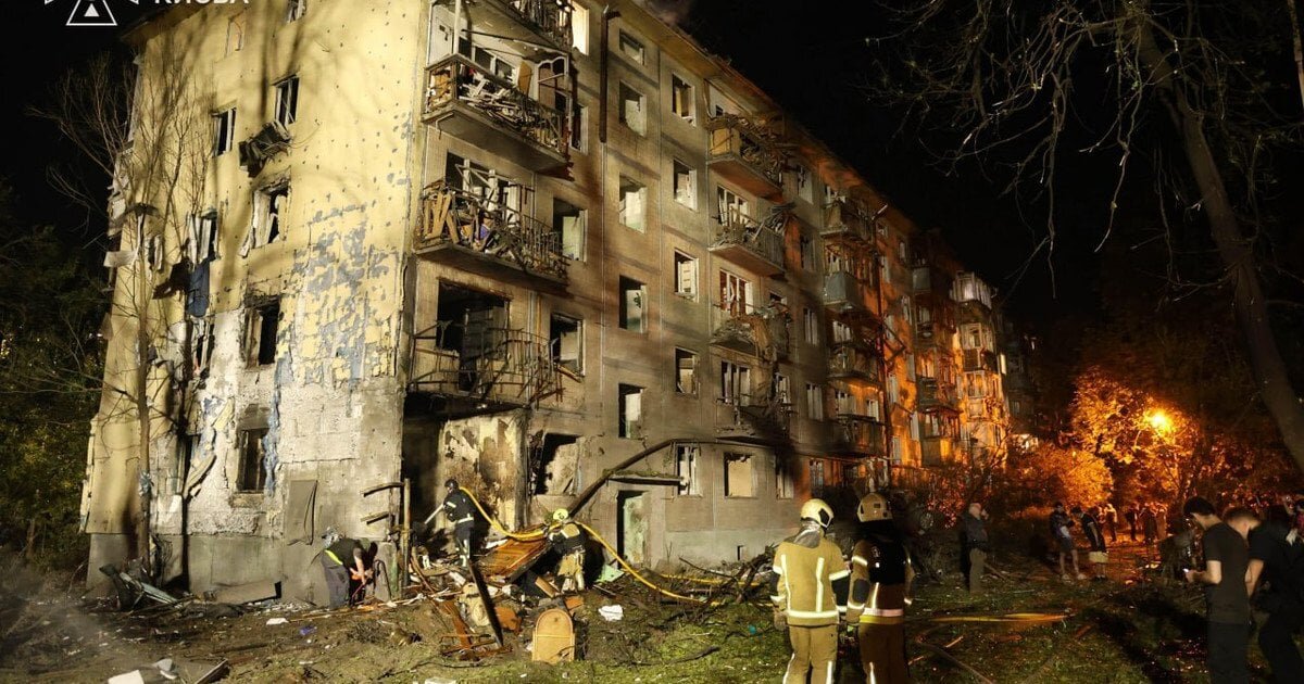 Кривава ніч для Києва та дим над Красною площею: наслідки масованої атаки РФ і пожежа у Москві - фото 1