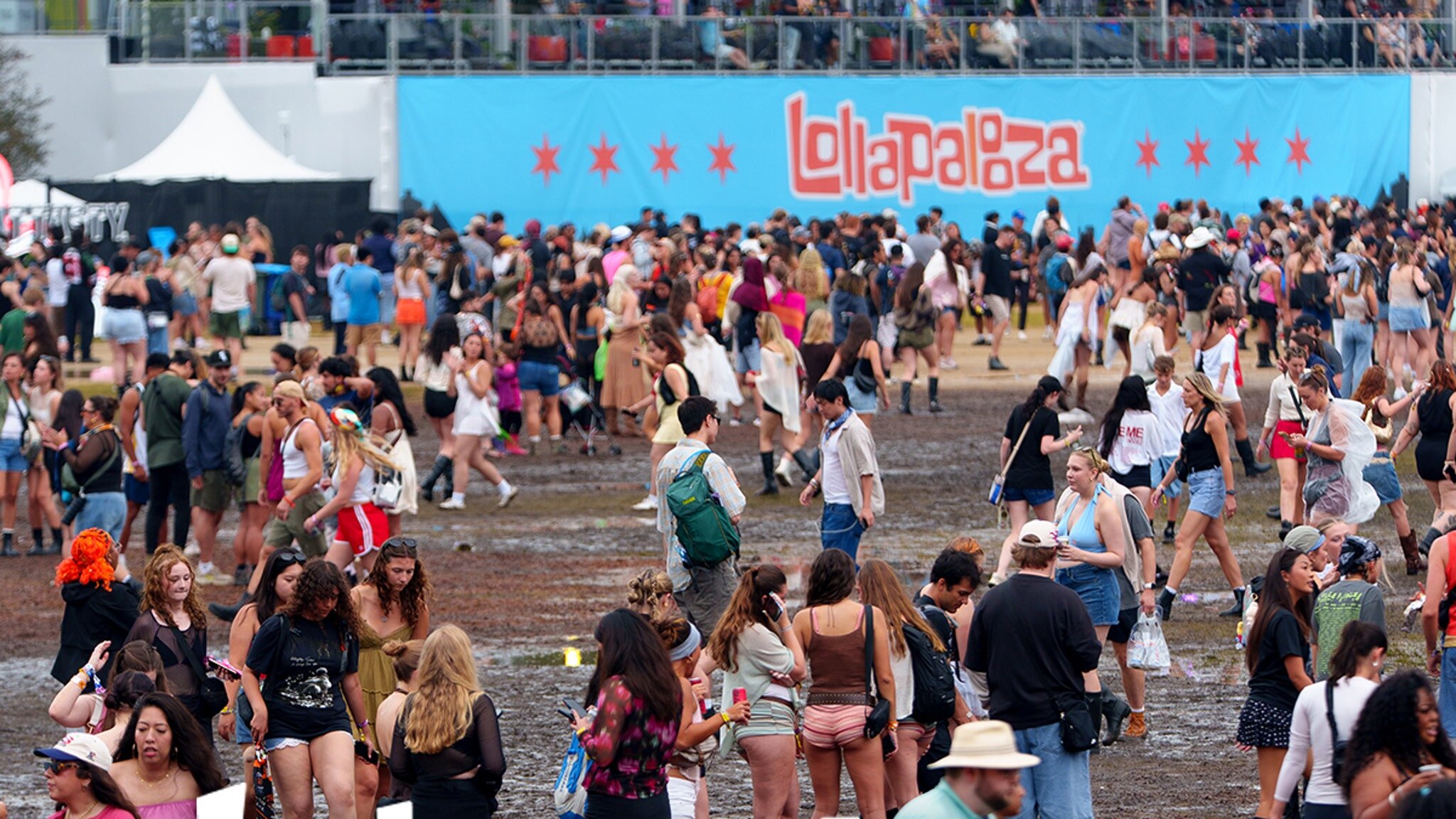 Замість мошпіту — бої в багнюці: як злива перетворила фестиваль Lollapalooza на епічний свинарник - фото 1
