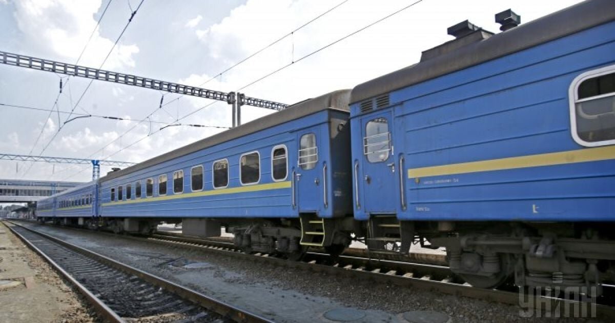 Смертельний приліт у Лозовій: росіяни вдарили по вагону потяга, вбивши двох залізничників - фото 1