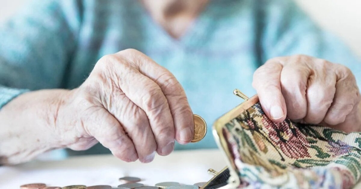 Від 597 до 908 гривень зверху: кому держава доплачуватиме до пенсії за особливі заслуги - фото 1