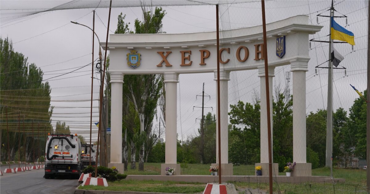 Удар по лікарні в центрі Херсона: російський дрон поранив чотирьох медпрацівниць - фото 1