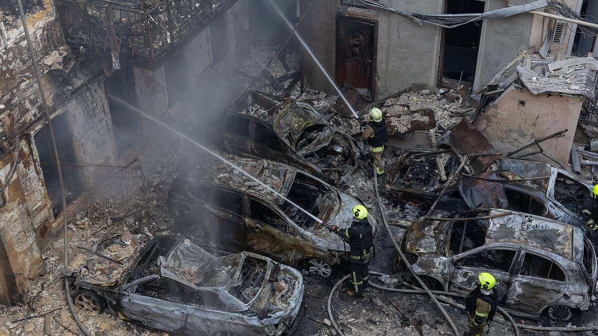 Понад 200 ракет і дронів за вихідні: як Росія тероризує Україну та придивляється до країн НАТО - фото 1