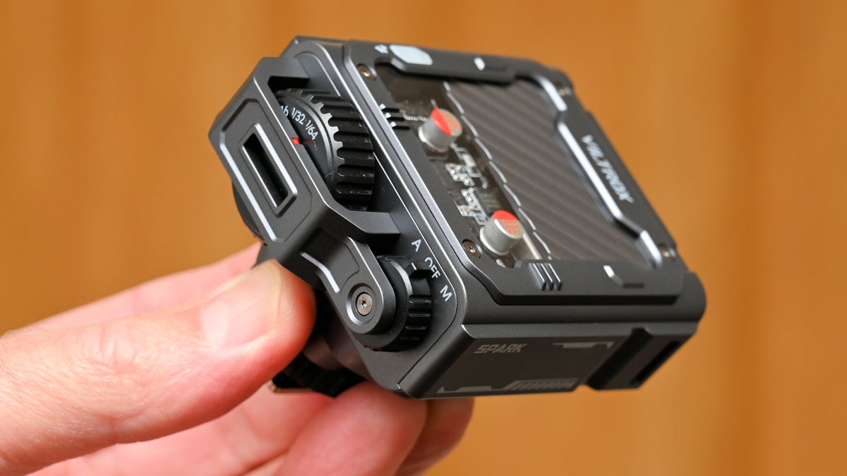 Компактний накамерний спалах Viltrox Spark Z3: чи здатні 26 Вт·с замінити вбудоване світло - фото 1