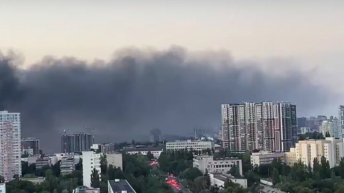Дим над Голосієвом: у Києві погіршилася якість повітря через наслідки ворожої атаки - фото 1