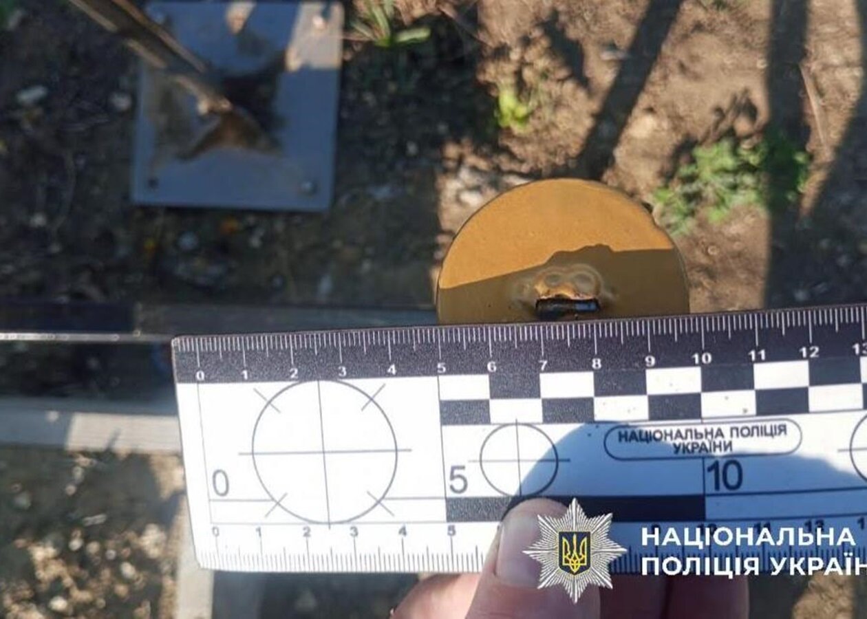 Наруга у Подільську: на Одещині вандали понівечили могили українських захисників - фото 1
