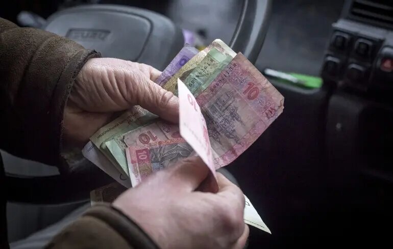 Дрова, комуналка та 19 400 гривень: хто насправді отримає міжнародну допомогу на зиму - фото 1