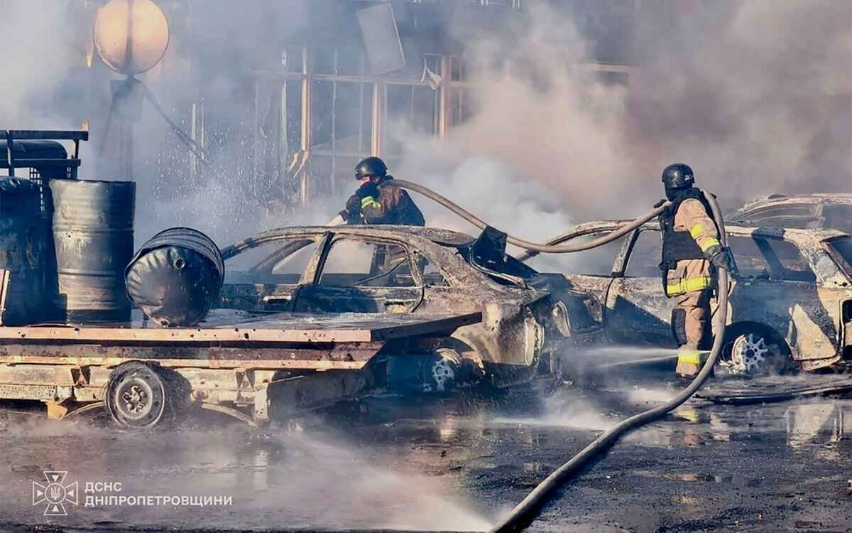 Удар по ТРЦ у Павлограді: п'ятеро загиблих та десятки поранених у розпал дня - фото 1
