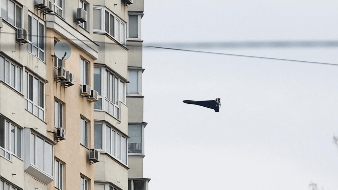 Небо під прицілом: Росія випустила по Україні понад 400 дронів за день - фото 1