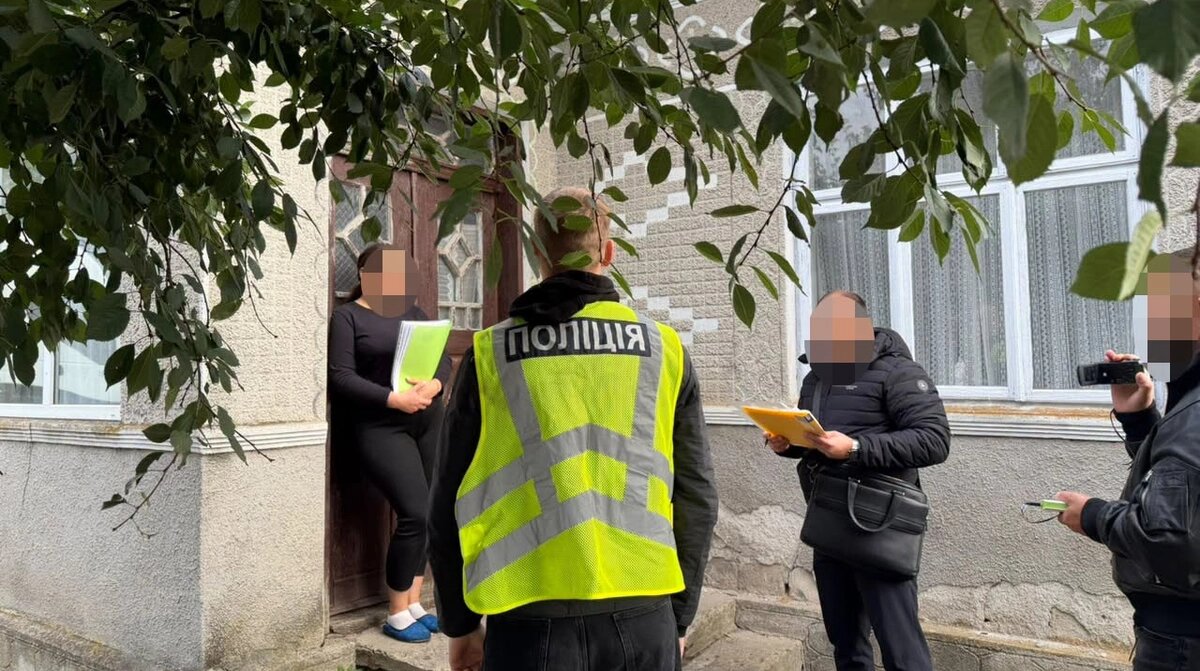 Тисяча «хворих» родичів та мільйони доларів: на Тернопільщині затримали весь склад лікарської комісії - фото 1