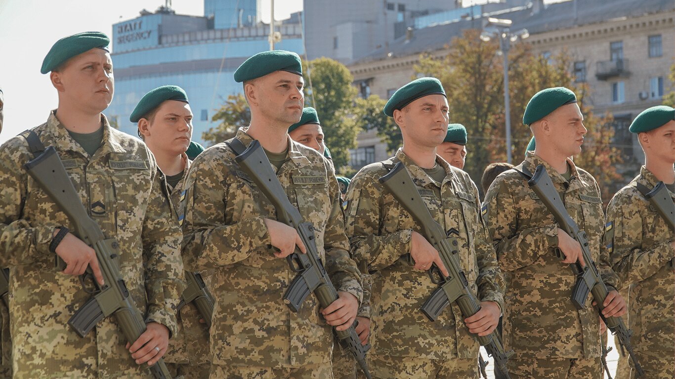 Затримки «бойових» та премій у ЗСУ: що відбувається з виплатами військовим - фото 1