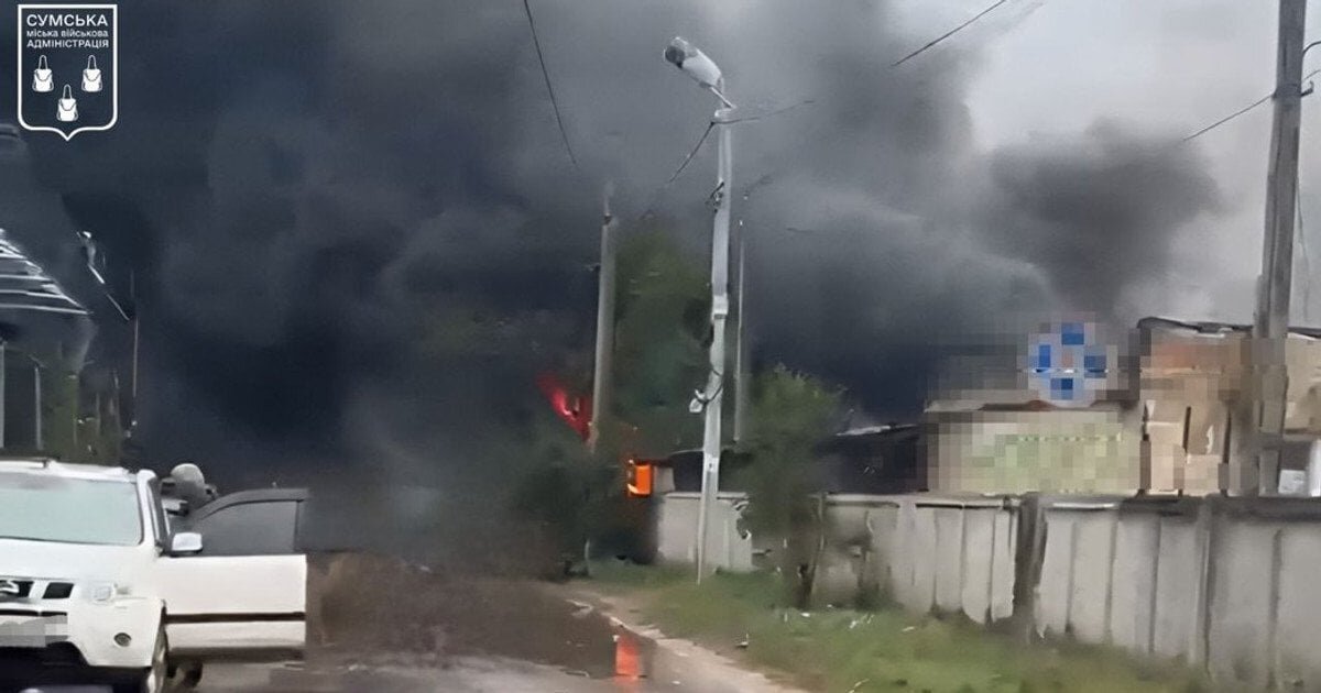 Ранкова атака на Київ: росіяни поцілили у дві АЗС та складські приміщення - фото 1