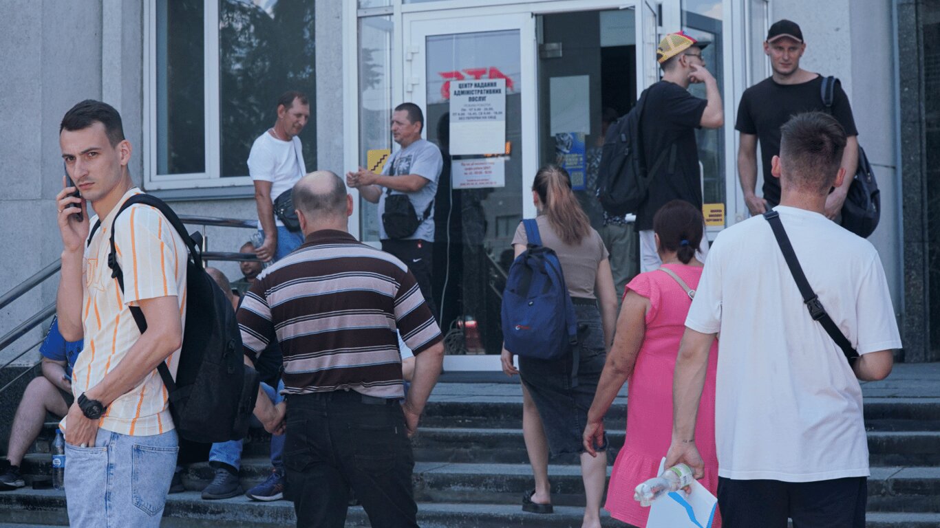 Мобілізація з 1 жовтня: кому чекати на повістки та чому міфи про «тихі списання» не працюють - фото 1