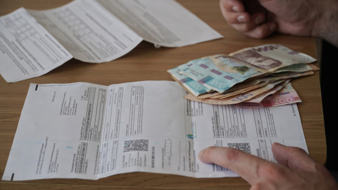 Комуналка з 1 жовтня: скільки коштуватимуть газ, світло та вода і як платити менше - фото 1