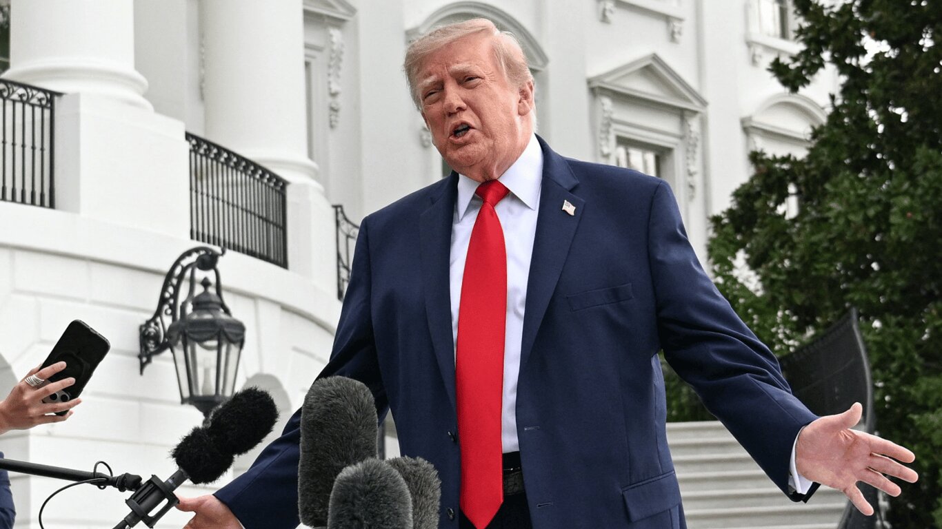 Трамп заявив, що переконав Зеленського менше бити по російських НПЗ: що відомо - фото 1