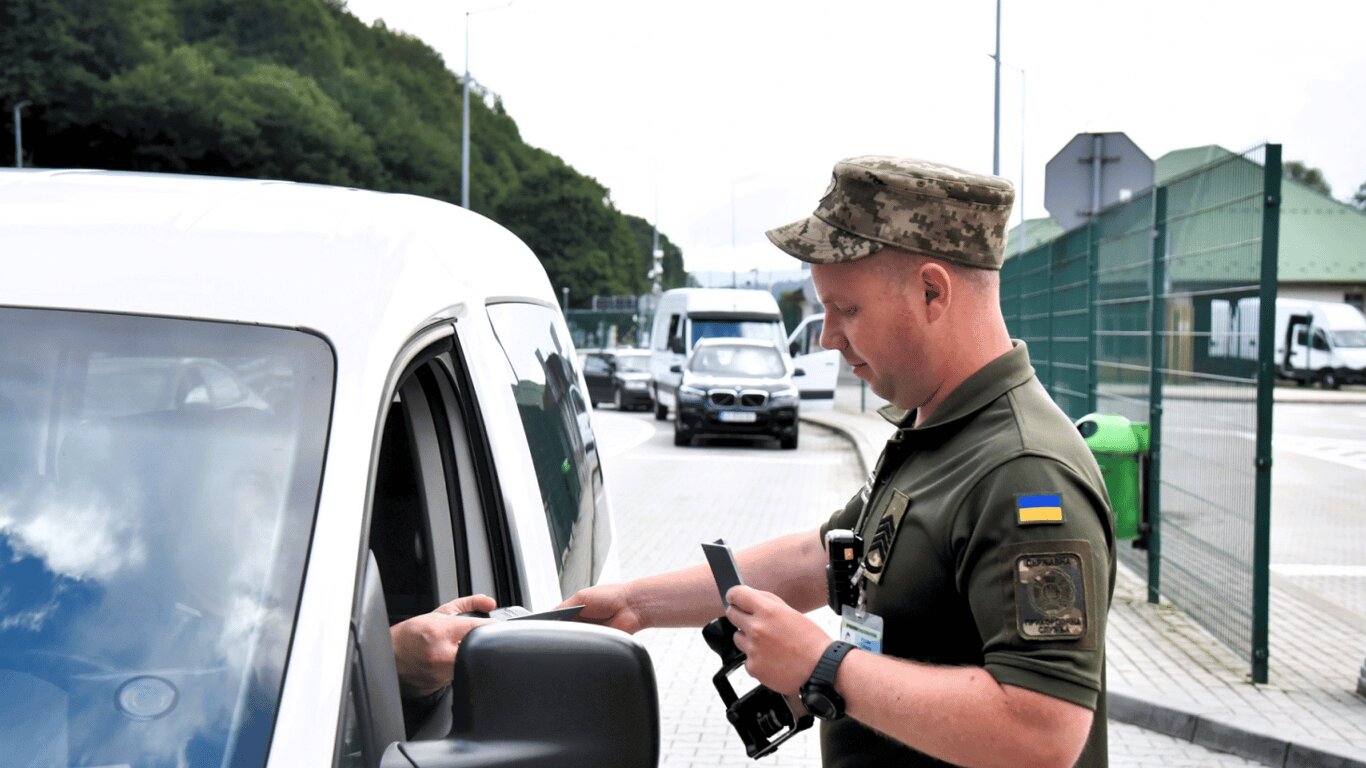 Хвороба — не перепустка: юристка пояснила, кому з чоловіків дозволено виїзд за кордон - фото 1