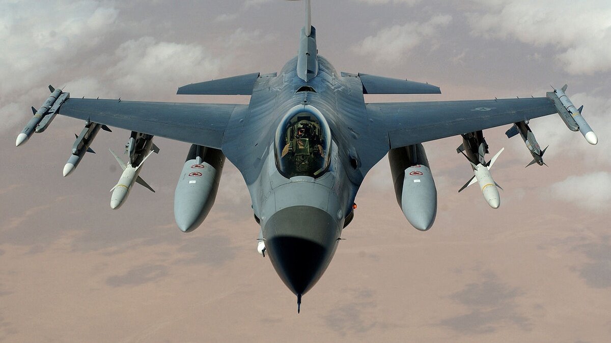 Реактивні «шахеди» проти F-16: Зеленський домовляється з Нідерландами про підсилення ППО - фото 1